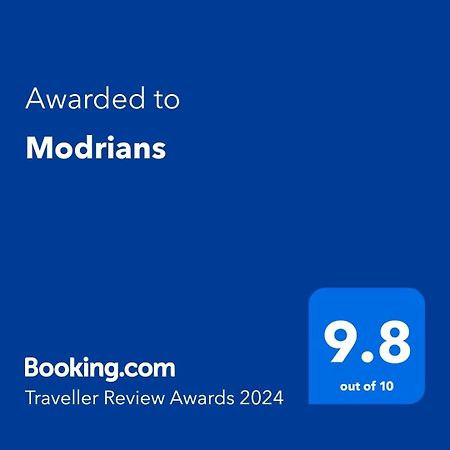 Modrians Bed & Breakfast Runaway Bay Exterior photo