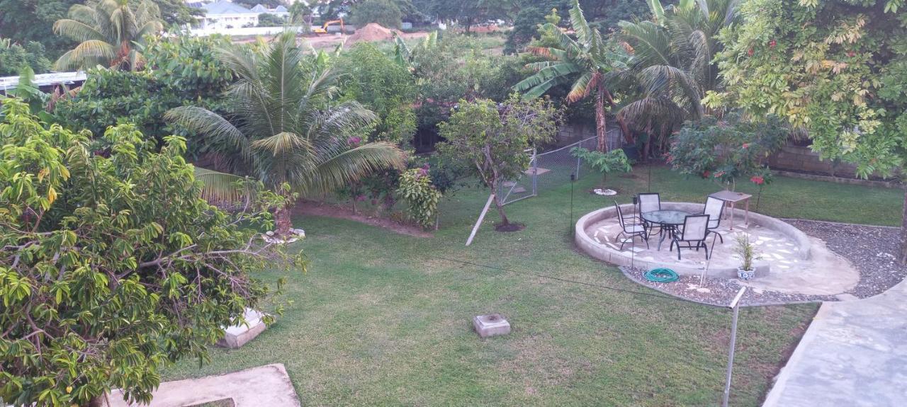 Modrians Bed & Breakfast Runaway Bay Exterior photo