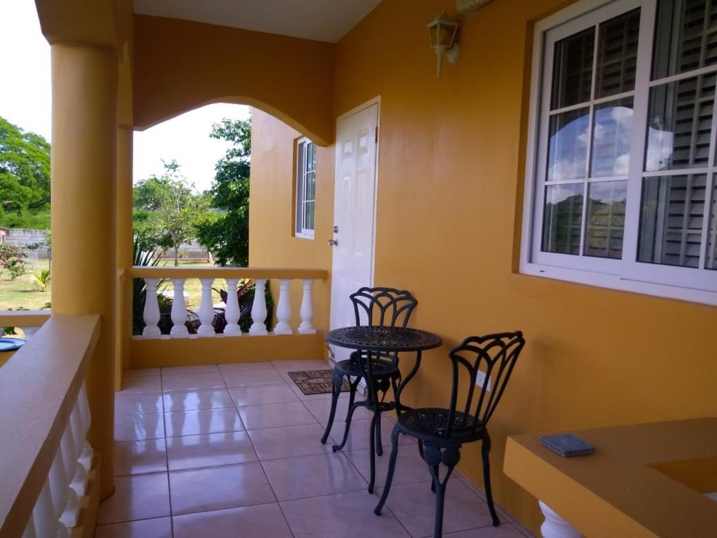 Modrians Bed & Breakfast Runaway Bay Exterior photo