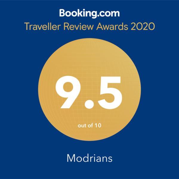 Modrians Bed & Breakfast Runaway Bay Exterior photo